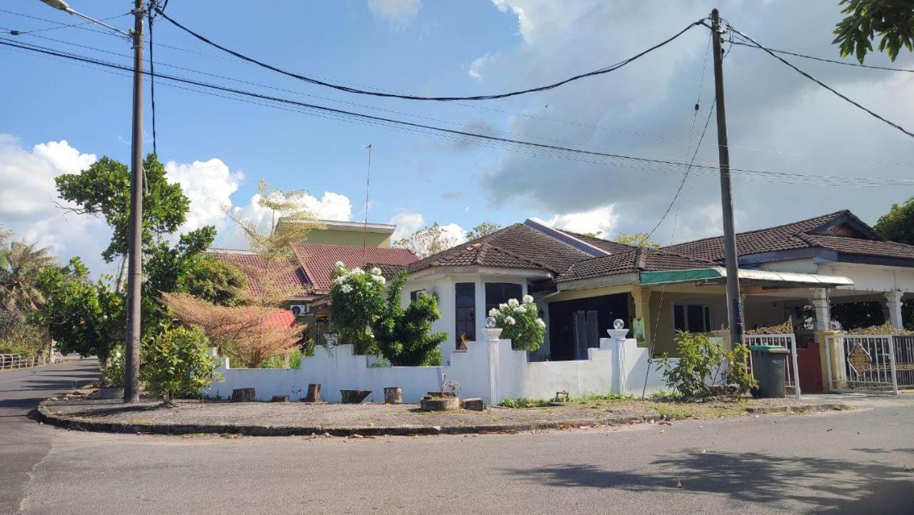 Pulai Field Aa Homestay Kangar Eksteriør bilde